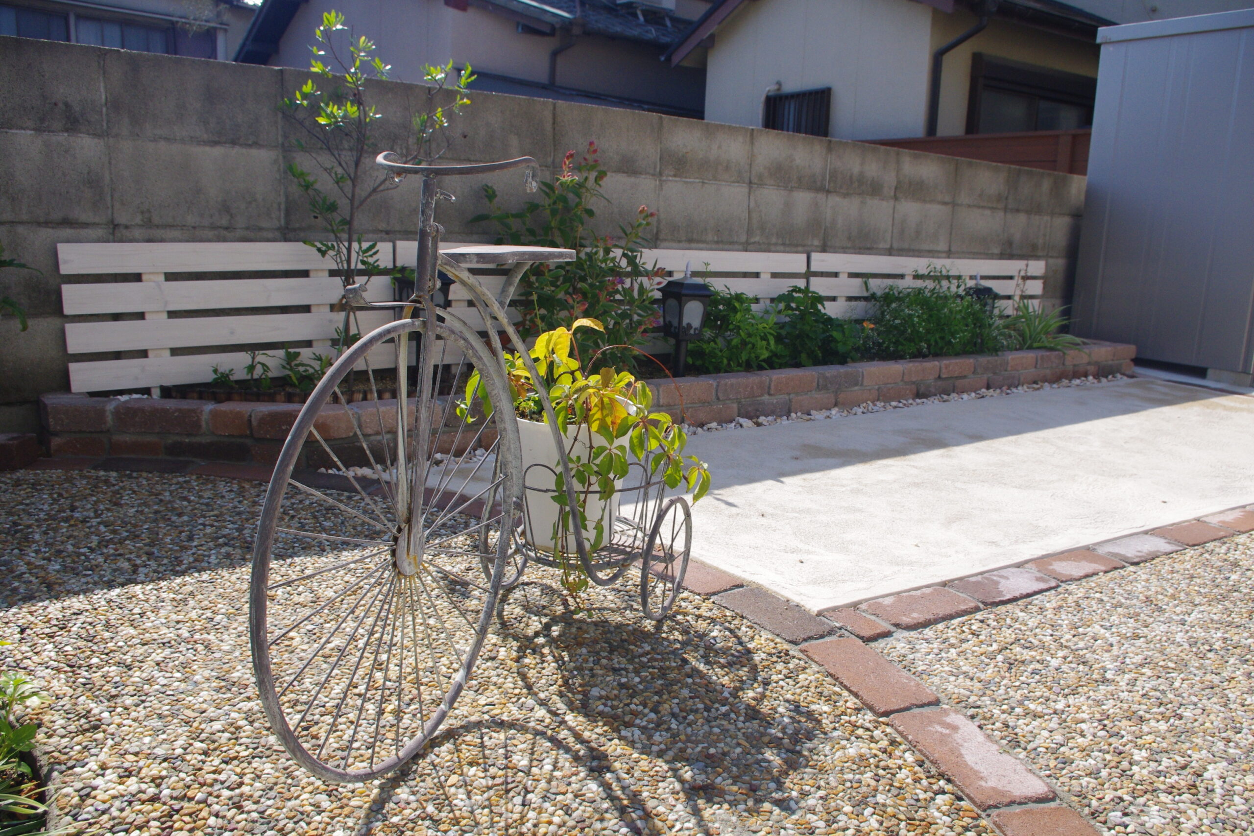 花壇やプランターで植物を楽しまれています