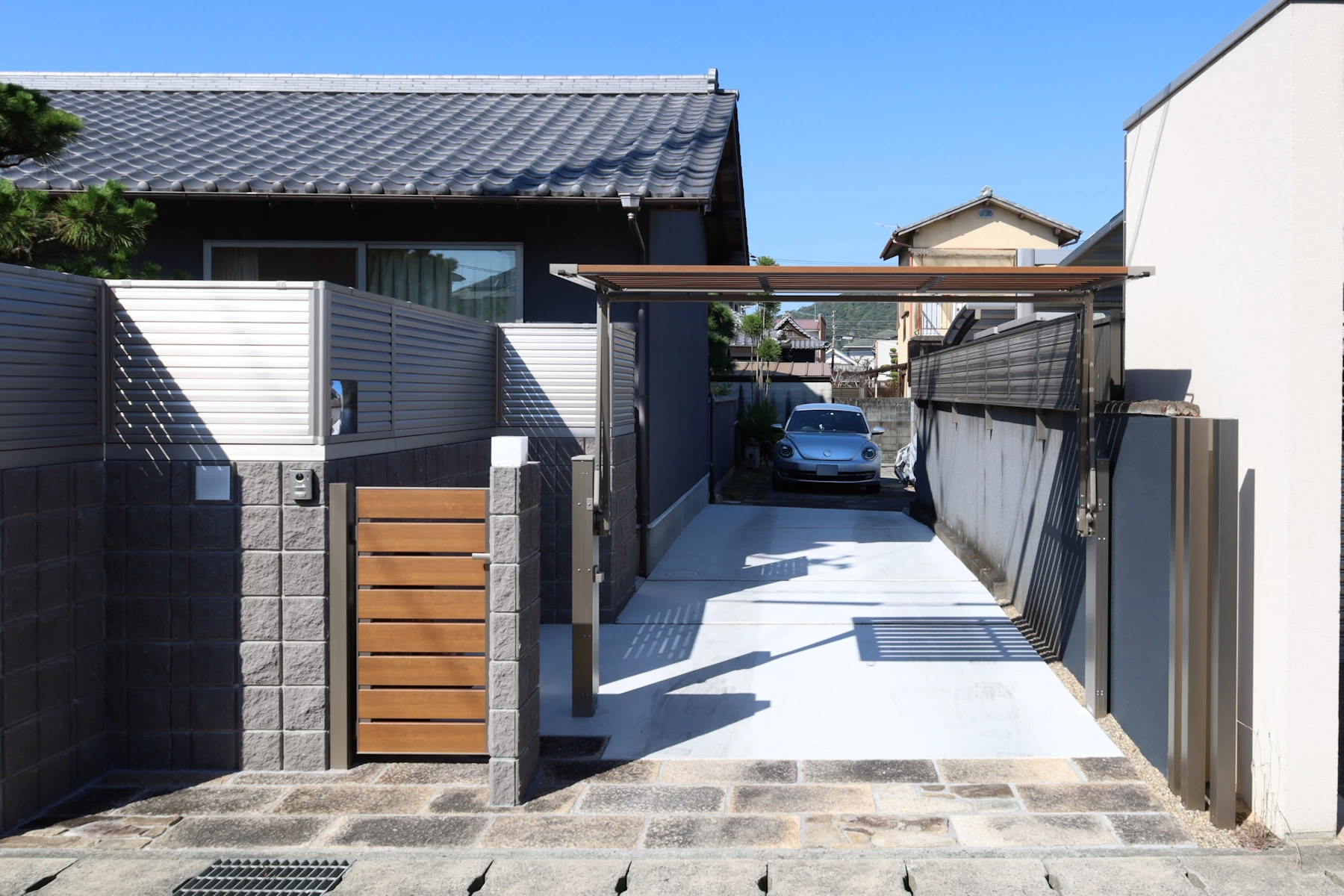 旧玄関に続いています