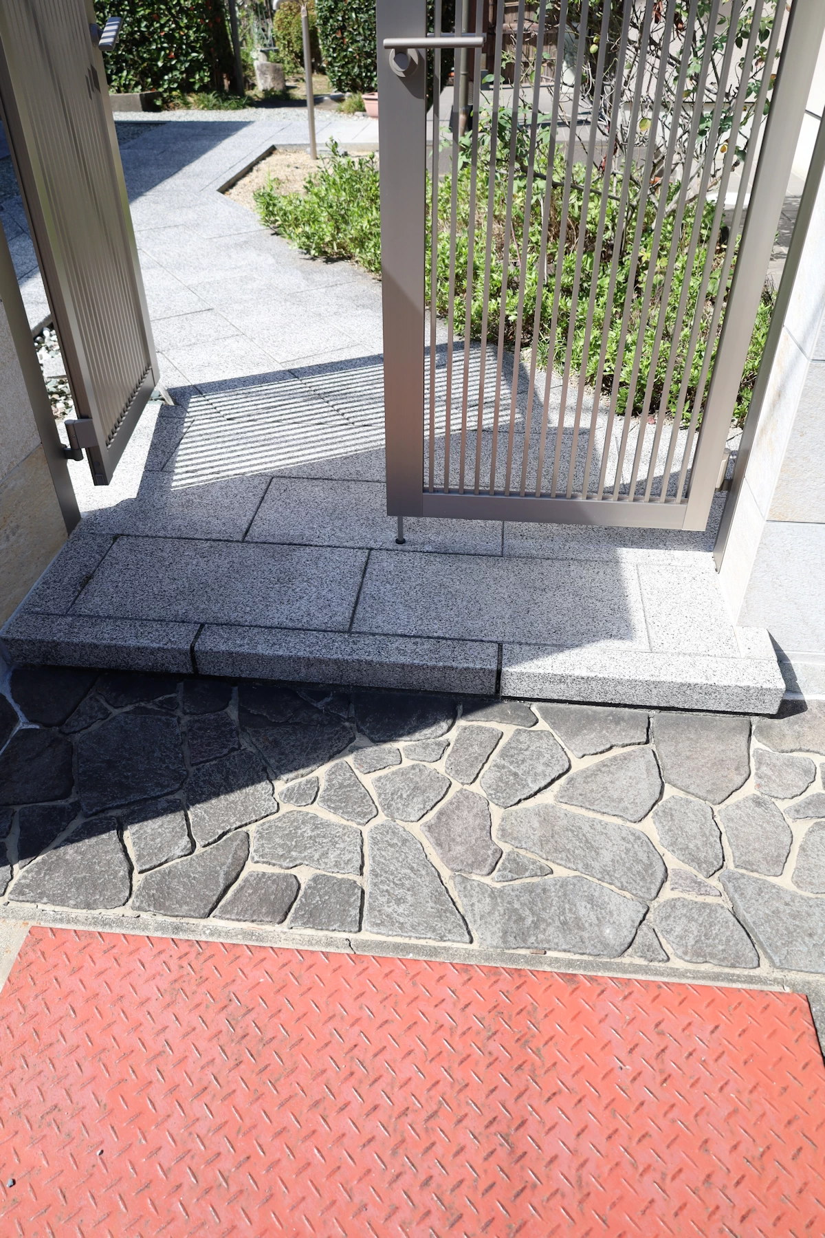 足元の土間はそのままで