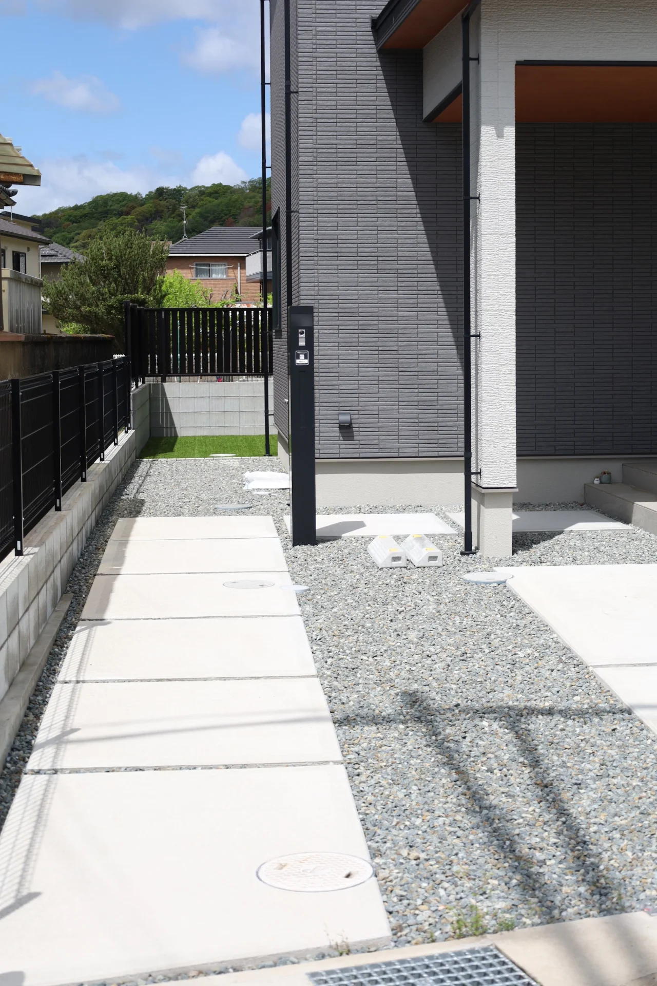 アプローチと機能門柱